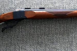 Ruger No. 1-V Falling Block Varmint Rifle in 22-250 Remington w/ Ruger Factory rings